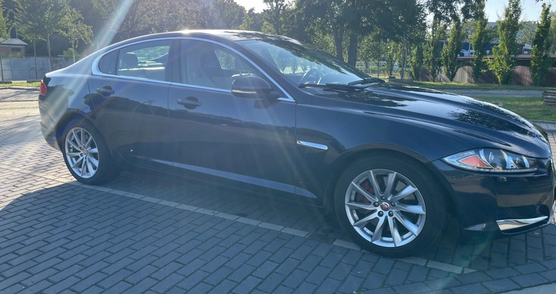 Jaguar XF cena 66700 przebieg: 105000, rok produkcji 2015 z Police małe 92